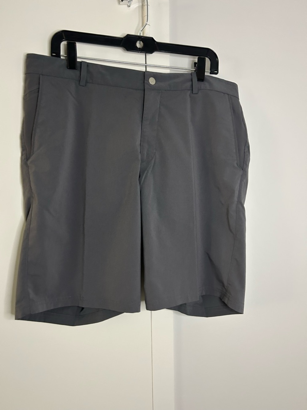 Nike Men’s Golf shorts Dri-fit Size 36 Gray Flat-Front Performance Shorts